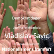 Vladislav Savic talar på demokratidagen